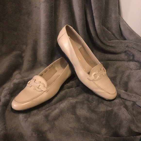 ❗️Salvatore Ferragamo Loafers❗️ - Picture 3 of 8